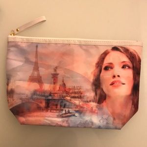 ❤️ 2 brand new Dove makeup bags